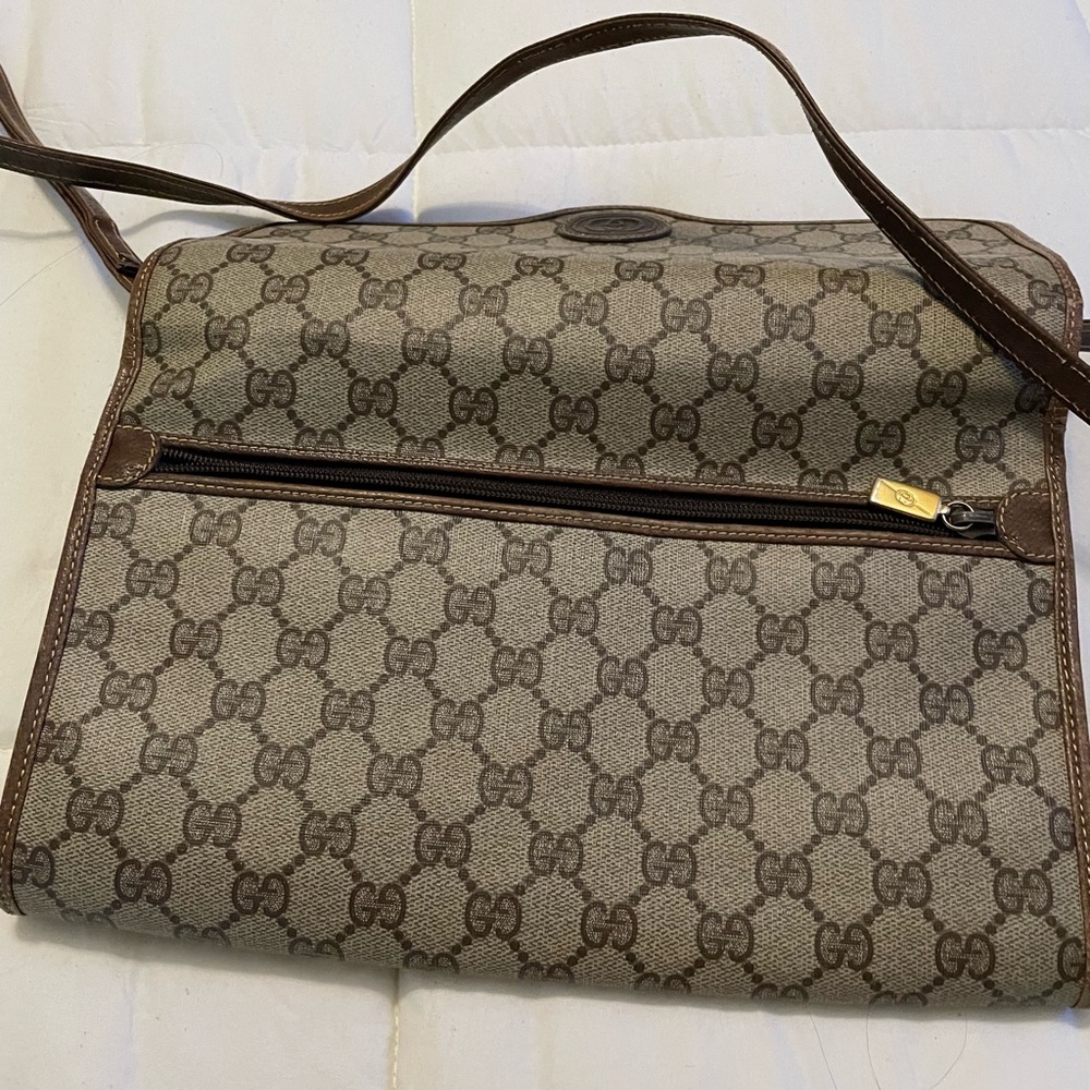 Gucci vintage shoulder bag, strap is removable can use as a clutch. - Picture 2 of 7